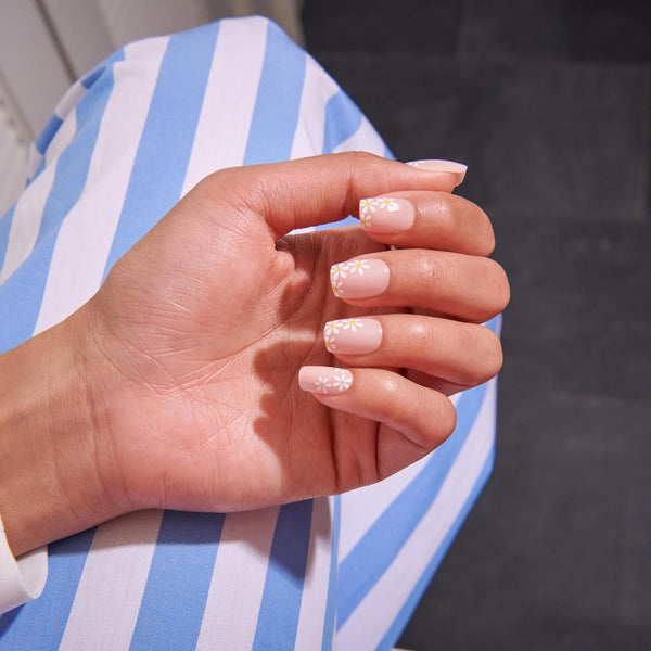 KISS - CORE DESIGN TREND SPRING GLUE-ON NAIL SHORT - HOPPY DAYS